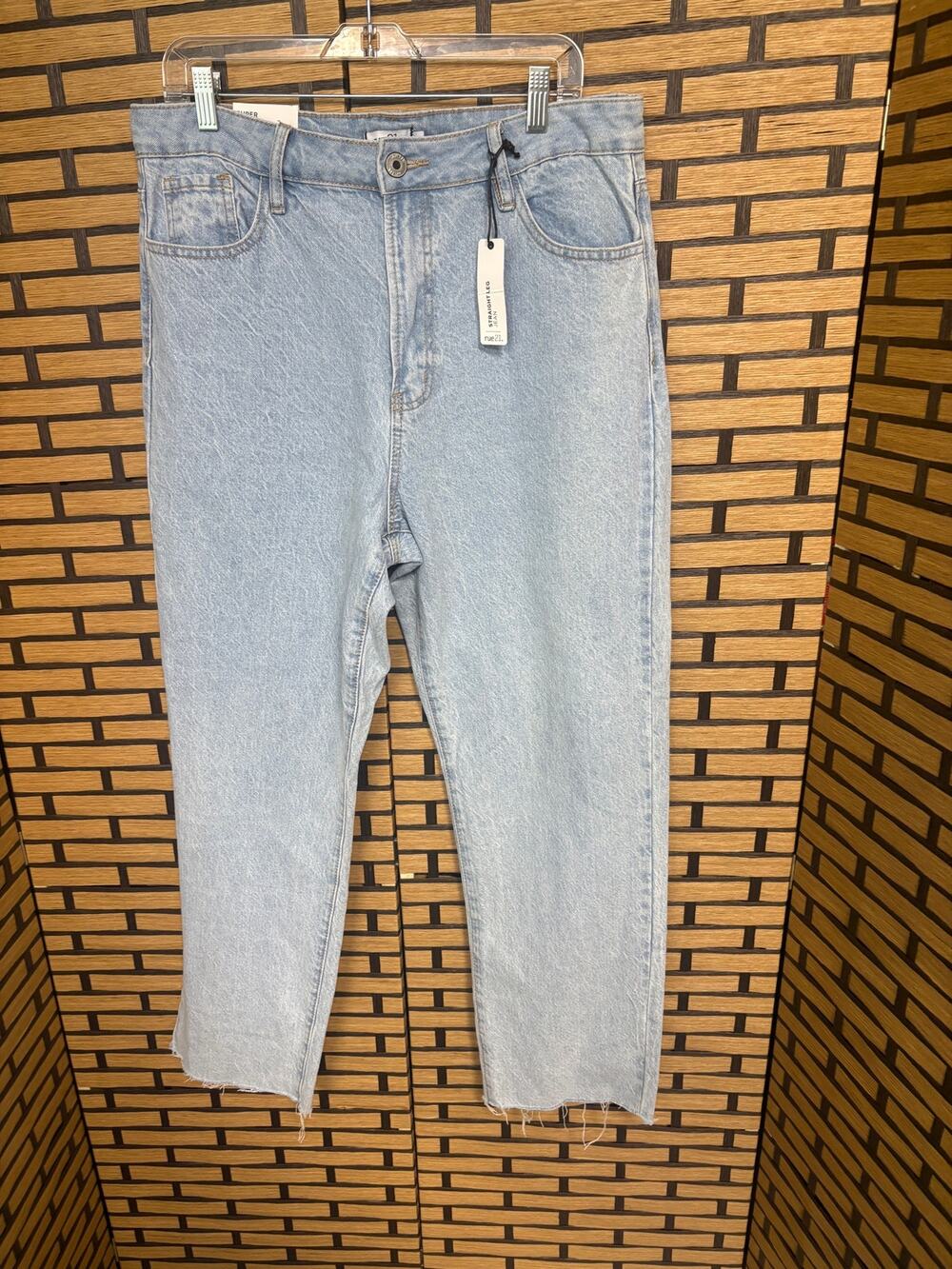 Rue 21 Straight Leg Jeans Size 16